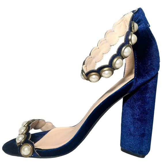 Qupid Heels 7 Blue Velvet w/ Pearl Accents - Picture 5 of 10